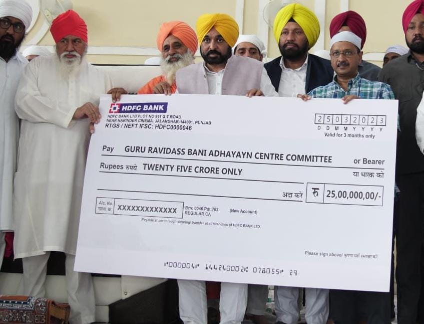 ਪੰਜਾਬ ਦੇ ਮੁੱਖ ਮੰਤਰੀ ਭਗਵੰਤ ਮਾਨ ਅਤੇ ਦਿੱਲੀ ਦੇ ਮੁੱਖ ਮੰਤਰੀ ਅਰਵਿੰਦ ਕੇਜਰੀਵਾਲ ਨੇ ਬੱਲਾਂ ਵਿਖੇ ਗੁਰੂ ਰਵਿਦਾਸ ਬਾਣੀ ਅਧਿਅਨ ਕੇਂਦਰ ਦਾ ਨੀਂਹ ਪੱਥਰ ਰੱਖਿਆ