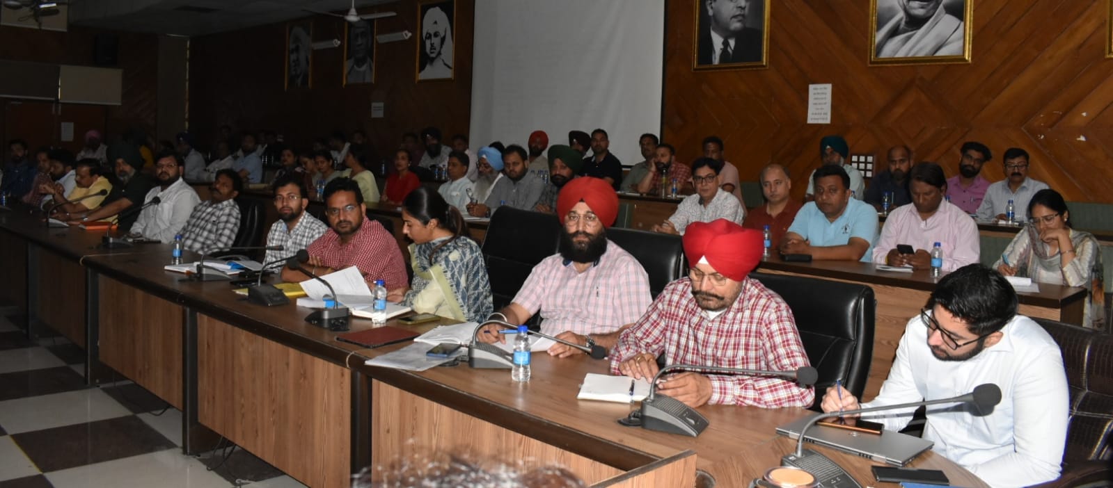 ਪ੍ਰਸ਼ਾਸਨ ਨੇ ਚੋਣ ਖਰਚੇ ‘ਤੇ ਸਖ਼ਤ ਨਿਗਰਾਨੀ ਨੂੰ ਯਕੀਨੀ ਬਣਾਉਣ ਲਈ ਵੱਖ-ਵੱਖ ਨਿਗਰਾਨ ਟੀਮਾਂ ਨੂੰ ਮੁਹੱਈਆ ਕਰਵਾਈ ਸਿਖਲਾਈ