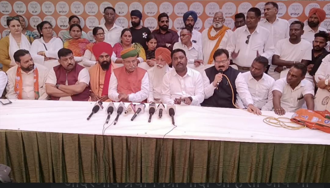 ਸ਼੍ਰੀ ਵਾਲਮੀਕਿ ਤੀਰਥ ਦੇ ਸੰਤ ਨਛੱਤਰ ਨਾਥ ਸ਼ੇਰਗਿੱਲ ਨੇ ਸ਼ਰਧਾਲੂਆਂ ਸਮੇਤ ਭਾਜਪਾ ਨੂੰ ਦਿੱਤਾ ਸਮਰਥਨ।