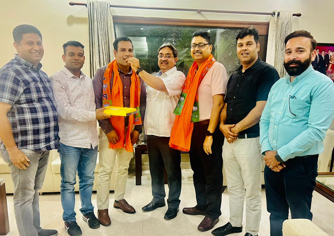 रमन पब्बी, सनी शर्मा,के प्रदेश कार्यकारिणी सदस्य बनने पर राकेश राठौर ने मुंह मीठा करवा कर दी बधाई एवं शुभकामनाएं