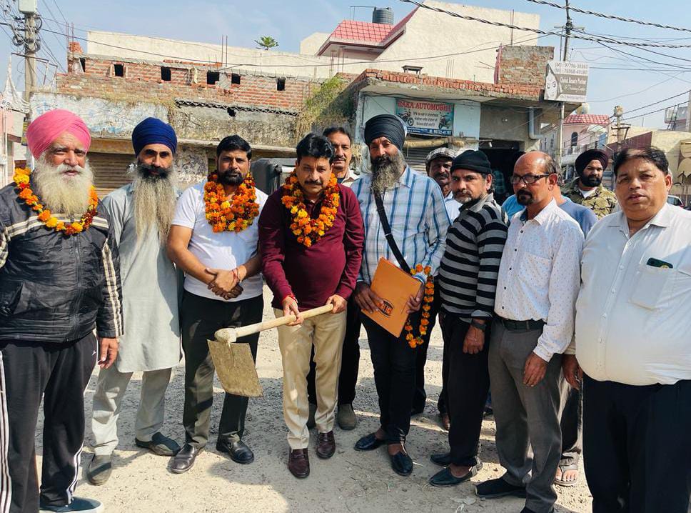 विधायक रमन अरोड़ा ने पिंड धनोवाली में 48.50 की लागत से बनने वाली सड़क का किया उद्घाटन….