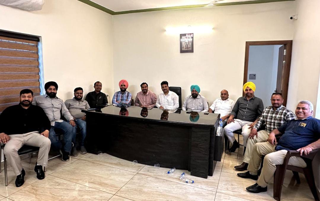 विधायक रमन अरोड़ा ने रामा मंडी के इलाका इंचार्ज व आप वॉलिंटियर के साथ की विशेष मीटिंग 