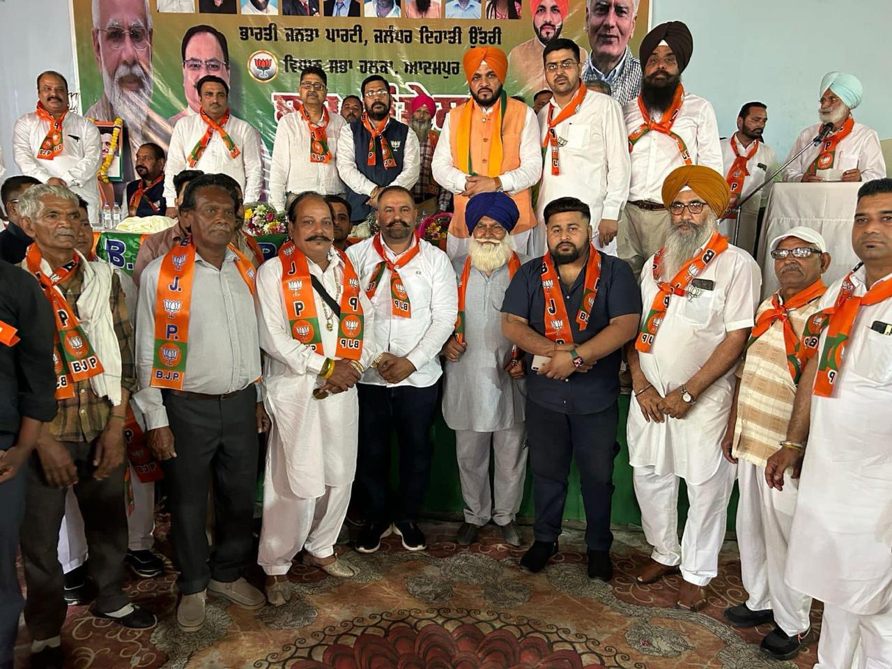 ਸਾਂਸਦ ਰਿੰਕੂ ਦੀ ਰਣਨੀਤੀ ਕਾਰਨ ਕਾਂਗਰਸ ਅਤੇ ਆਮ ਆਦਮੀ ਪਾਰਟੀ ‘ਚ ਨਰਾਜ਼ਗੀ, ਕਈ ਕਾਂਗਰਸੀ ਅਤੇ ‘ਆਪ’ ਵਰਕਰ ਭਾਜਪਾ ‘ਚ ਸ਼ਾਮਲ ਹੋ ਗਏ।