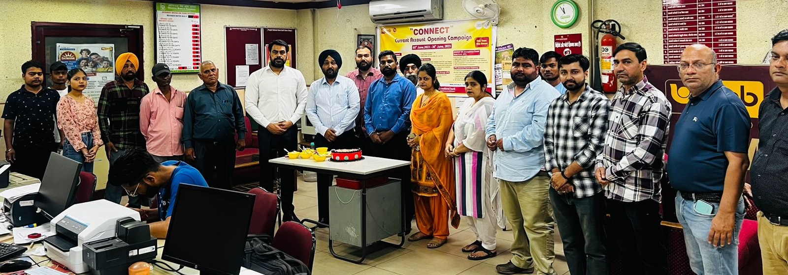 ਐਸ ਪੀ ਐਸ ਅਪੋਲੋ ਦੇ ਸ਼ਾਖਾ ਬੰਧਕ ਸ. ਗੁਰਜੀਤ ਸਿੰਘ ਕੈਂਥ ਨੇ ਸਟਾਫ਼ ਮੈਂਬਰਾਂ ਨਾਲ ਮਿਲ ਕੇ ਕੇਕ ਕੱਟ ਕੇ ਮਨਾਇਆ ਪੰਜਾਬ ਨੈਸ਼ਨਲ ਬੈਂਕ ਦਾ 130ਵਾਂ ਸਥਾਪਨਾ ਦਿਵਸ