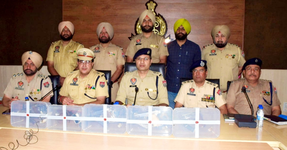 ਹੁਸ਼ਿਆਰਪੁਰ ਪੁਲਿਸ ਨੇ ਕੌਸ਼ਲ/ਸੌਰਵ ਚੋਧਰੀ ਗੈਂਗ ਦੇ ਮੈਂਬਰਾਂ ਨੂੰ ਮਾਹਿਲਪੁਰ ਵਿੱਚ ਗੋਲੀਆਂ ਚਲਾਉਣ ਕਰਕੇ ਪੰਜ ਪਿਸਟਲਾ ਤੇ ਰੌਂਦਾ ਸਮੇਤ ਕੀਤਾ ਕਾਬੂ