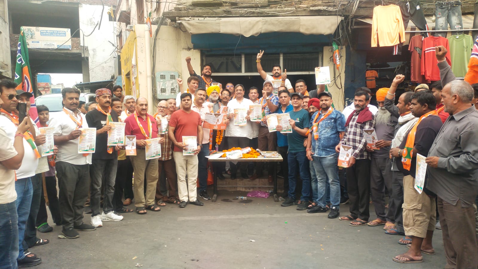 *सुशील रिंकू के पक्ष में केंद्रीय विधानसभा क्षेत्र में किया डोर टू डोर चुनाव प्रचार