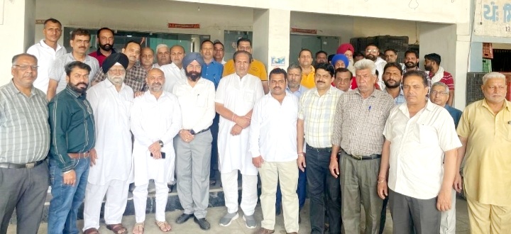 ਵਿਸ਼ਵਨਾਥ ਬੰਟੀ ਓਹਰੀ ਨੂੰ ਓਹਰੀ ਸਭਾ ਨੇ ਕੀਤਾ ਸਨਮਾਨਿਤ ।