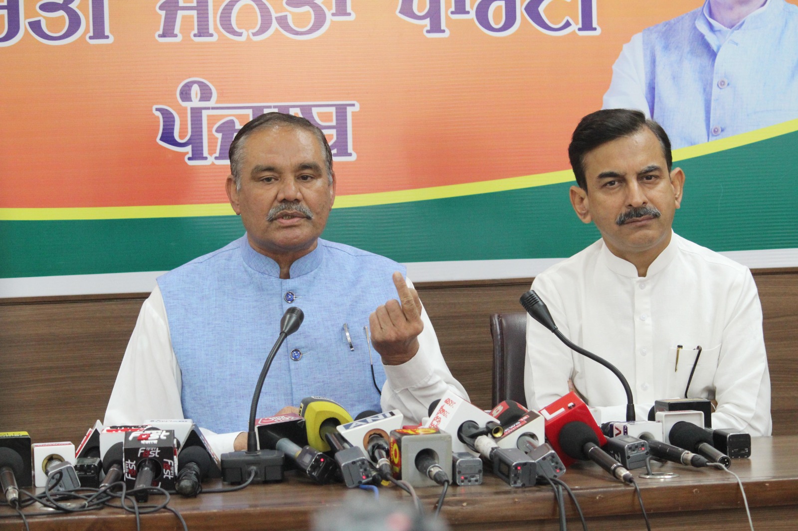 ਕੇਂਦਰ ਨੇ ਕੋਈ ਪੈਸਾ ਨਹੀਂ ਰੋਕਿਆ, ਪੰਜਾਬ ਦਾ ਵਿੱਤ ਮੰਤਰੀ ਜਨਤਾ ਨੂੰ ਗੁੰਮਰਾਹ ਕਰ ਰਿਹਾ ਹੈ: ਸਾਂਪਲਾ*