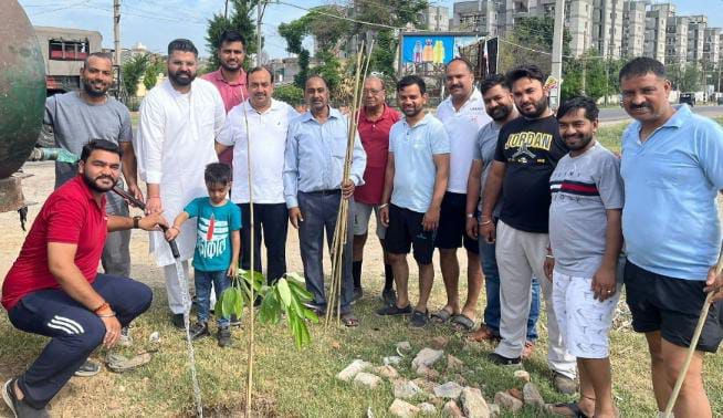 श्री रामलीला कमेटी (रजिस्टर्ड) जालंधर कैंट की ओर से दशहरा ग्राउंड में लगाए गए ,50 पौधे