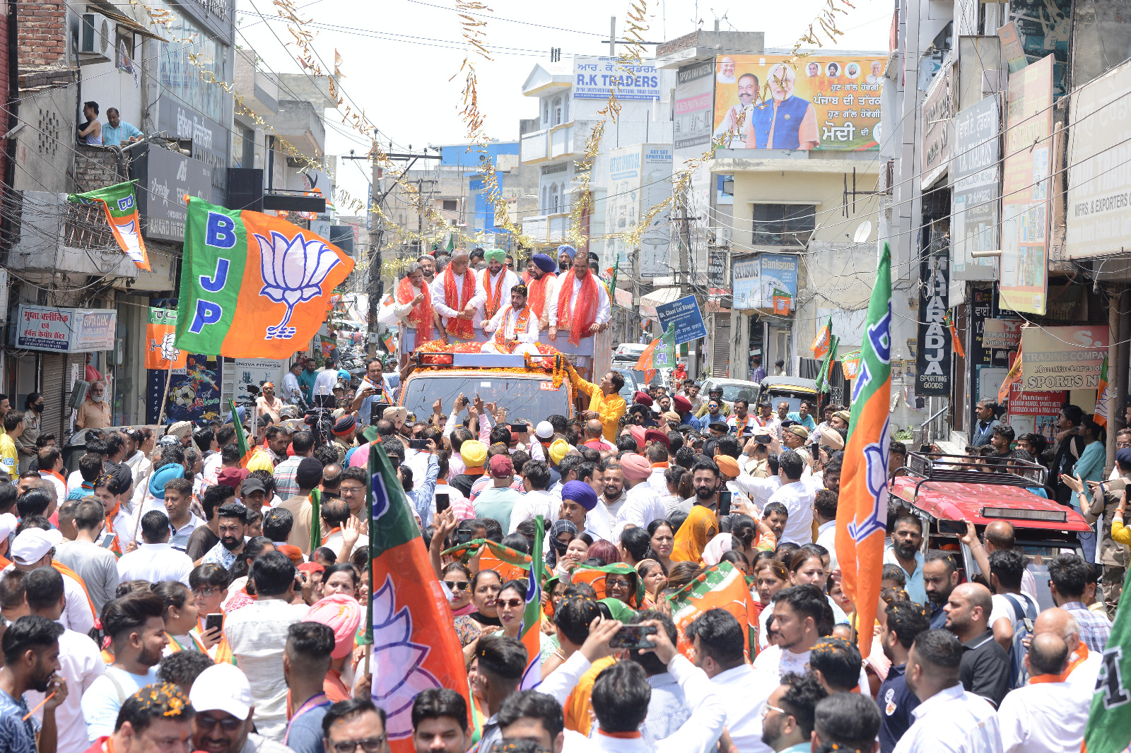 जालंधर वेस्ट हल्के से भाजपा उम्मीदवार शीतल अंगुराल के नामांकन पर उमड़े जनसैलाब ने उडाये विपक्षी दलों के होश*