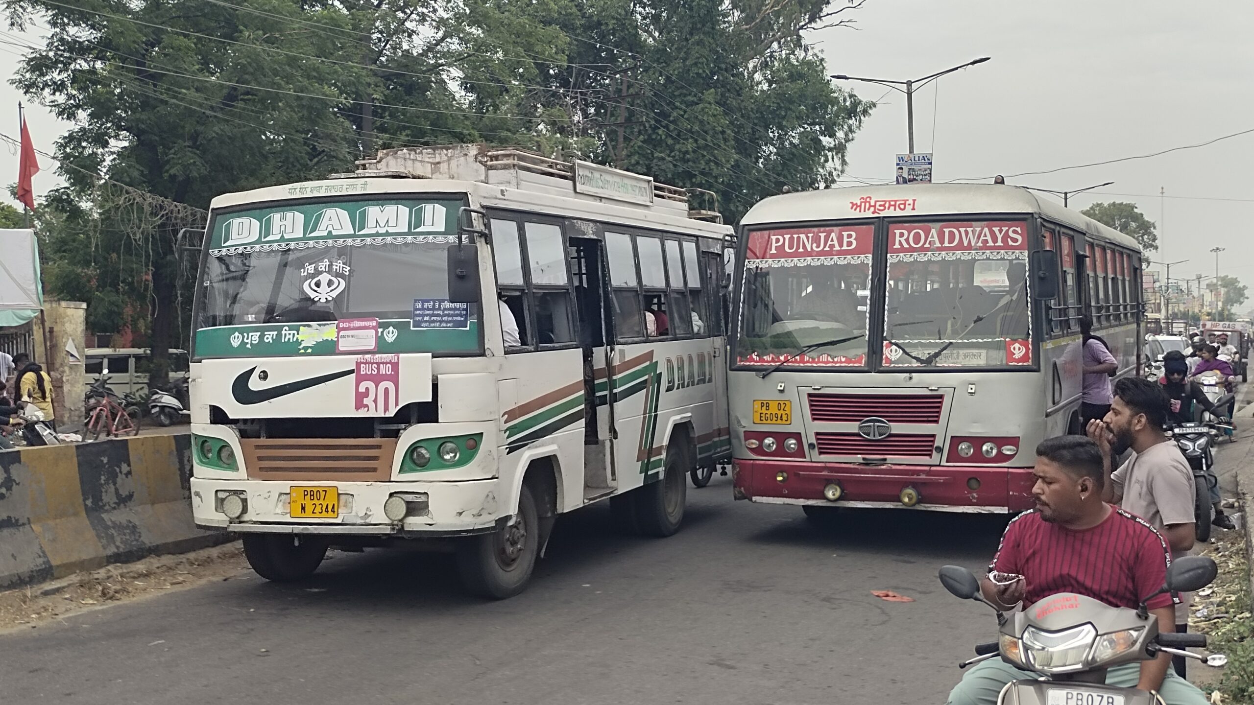 ਪ੍ਰਾਈਵੇਟ ਬੱਸ ਕੰਪਨੀਆਂ ਦੀ ਚੂਹਾ-ਦੌੜ ਕਾਰਨ ਹੁਸ਼ਿਆਰਪੁਰ-ਜਲੰਧਰ ਸਫਰ ਖਤਰੇ ਤੋਂ ਖਾਲੀ ਨਹੀਂ