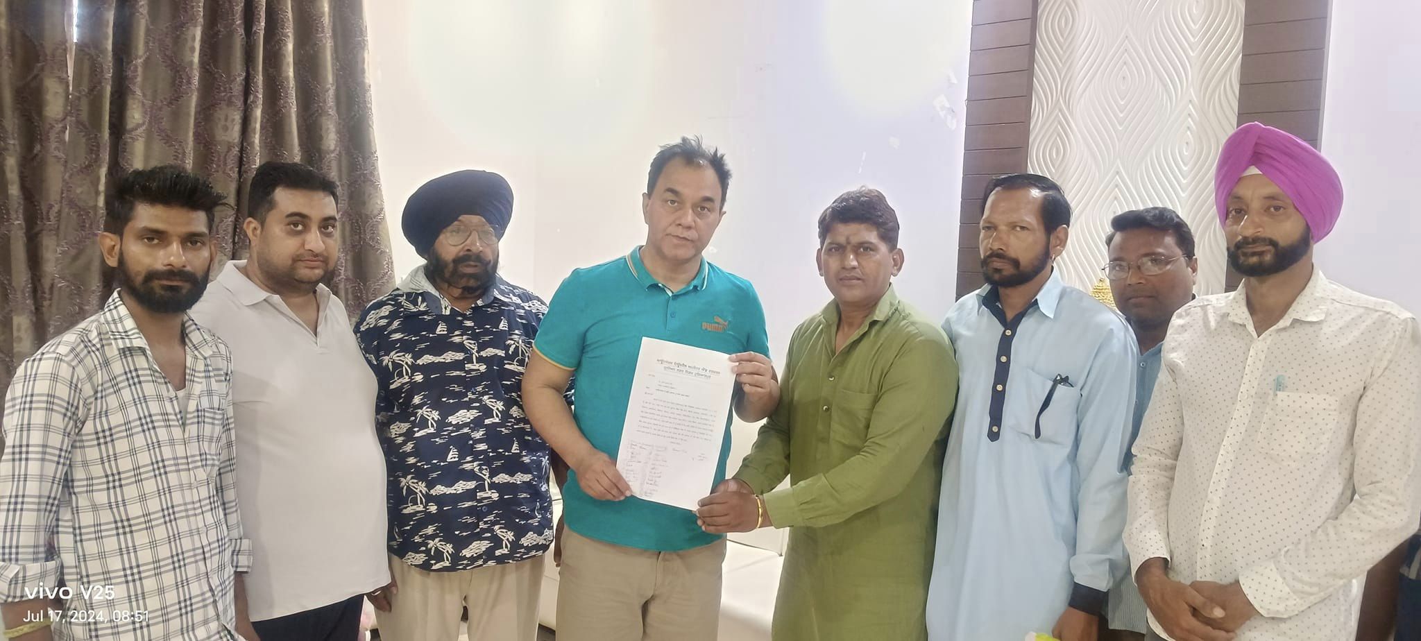 ਟਿਊਬਵੈਲ ਅਪਰੇਟਰ ਯੂਨੀਅਨ ਨੇ ਦਿੱਤਾ ਮੈਂਬਰ ਪਾਰਲੀਮੈਂਟ ਡਾ ਰਾਜ ਕੁਮਾਰ ਚੱਬੇਵਾਲ ਨੂੰ ਮੰਗ ਪੱਤਰ 