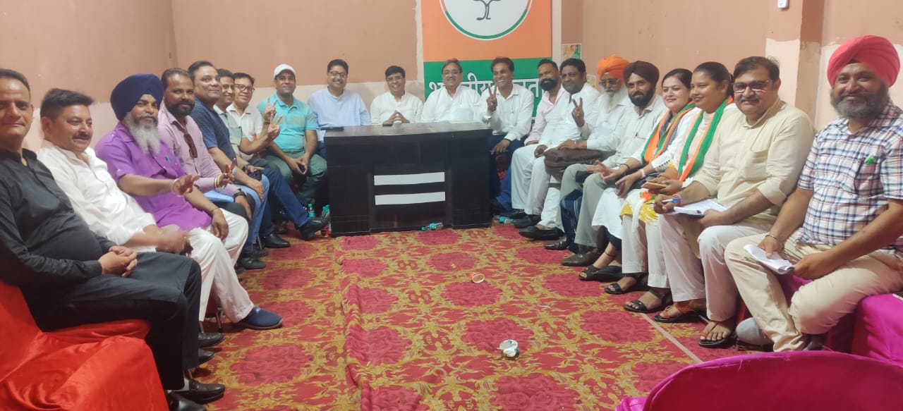 राकेश राठौर,सुभाष शर्मा ने वेस्ट विधानसभा उपचुनाव की तैयारी को लेकर कार्यकर्ताओं संघ की बैठक