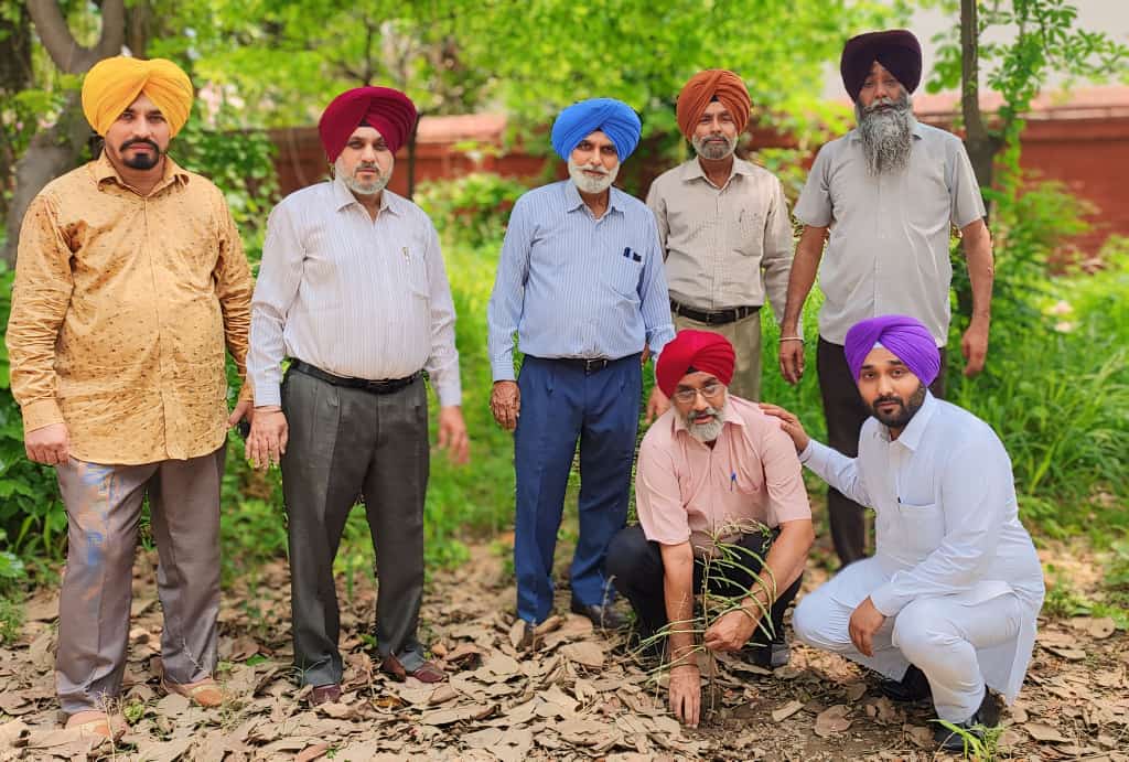 ਆਪਣੀ ਸੰਸਥਾ ‘ ਮਿਸ਼ਨ ਐਵਰਗਰੀਨ ‘ ਵੱਲੋਂ ਨਿਰਧਾਰਤ ਉਦੇਸ਼ ਅਨੁਸਾਰ ਦੋ ਥਾਵਾਂ ਤੇ ਵੱਖ ਵੱਖ ਤਰਾਂ ਦੇ ਦਰੱਖਤਾਂ ਦੇ ਲਗਾਏ ਗਏ ਬੂਟੇ