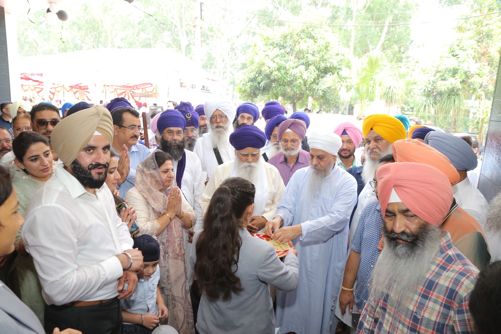 ਸੰਤ ਮਹਾਪੁਰਖਾਂ ਨੇ ਕੀਤਾ ਹੁਸ਼ਿਆਰਪੁਰ ਵਿਖੇ ਨੈਕਸਾ ਸਰਵਿਸ ਆਉਟਲੈੱਟ ਦਾ ਉਦਘਾਟਨ 