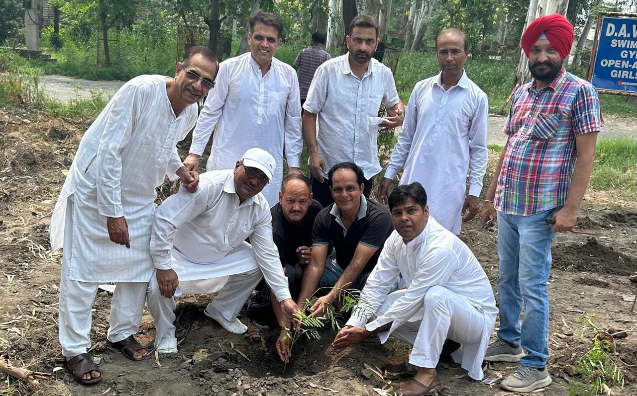 प्रयावर्ण को शुद्ध और साफ रखना हमारा परम कर्तव्य मनीष विज, जगमोहन मागो