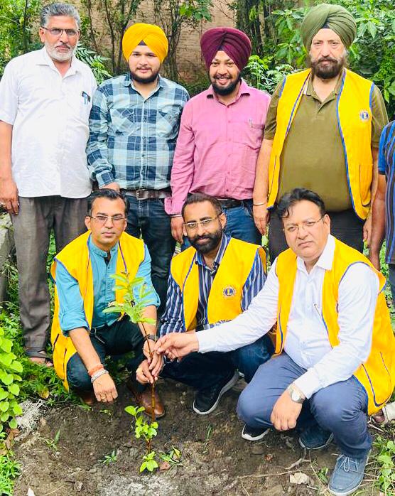 ਲਾਇਨਜ਼ ਕਲੱਬ ਹੁਸ਼ਿਆਰਪੁਰ ਐਕਸ਼ਨ ਨੇ ਐਮ.ਈ.ਲੈਬ (ਪੀ.ਐਸ.ਪੀ.ਸੀ.ਐਲ) ਵਿਖੇ ਪੌਦੇ ਲਗਾਏ