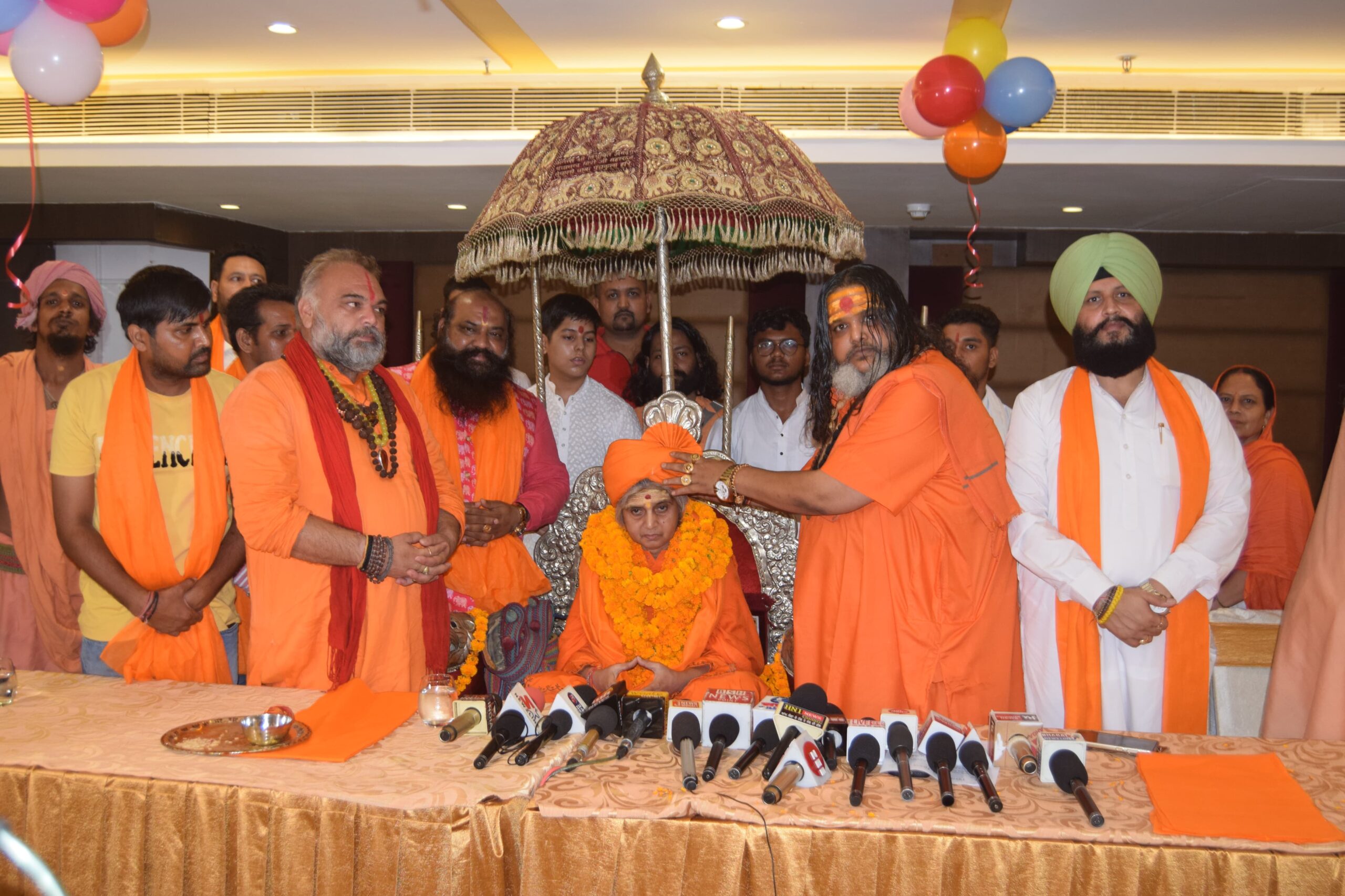 ਜੂਨਾ ਅਖਾੜੇ ਦੇ ਬ੍ਰਹਮਲੀਨ ਜਗਦਗੁਰੂ ਪੰਚਾਨੰਦ ਗਿਰੀ ਜੀ ਦੀ ਭੈਣ ਜਗਤਗੁਰੂ ਭੁਵਨੇਸ਼ਵਰੀ ਨੰਦ ਗਿਰੀ ਜੀ ਸ਼ਿਵ ਸੈਨਾ ਹਿੰਦ ਵਿੱਚ ਸ਼ਾਮਲ ।