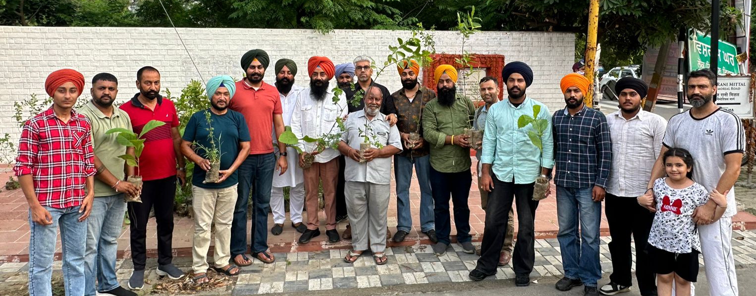 ਯੂਥ ਅਕਾਲੀ ਦਲ ਬਾਦਲ ਵੱਲੋਂ ਹੁਸ਼ਿਆਰਪੁਰ ਸ਼ਹਿਰ ਵਿੱਚ ਇੱਕ ਹਜਾਰ ਬੂਟੇ ਵੰਡੇ ਗਏ : ਇੰਦਰਜੀਤ ਕੰਗ