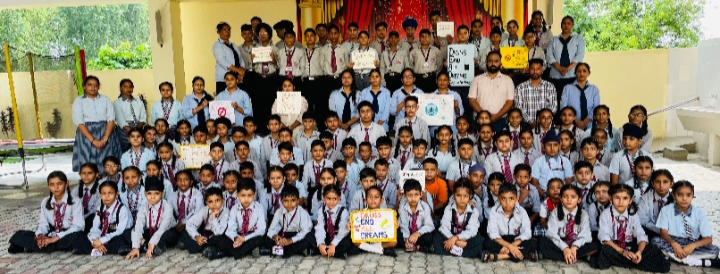 ਸੇਂਟ ਕਬੀਰ ਪਬਲਿਕ ਸੀਨੀਅਰ ਸੈਕੰਡਰੀ ਸਕੂਲ ਵਿਖੇ ਬੱਚਿਆਂ ਨੂੰ ਨਸ਼ੇ ਨਾ ਕਰਨ ਸਬੰਧੀ ਸੌਂਹ ਚੁਕਾਈ : ਡਾ.ਆਸ਼ੀਸ਼ ਸਰੀਨ 