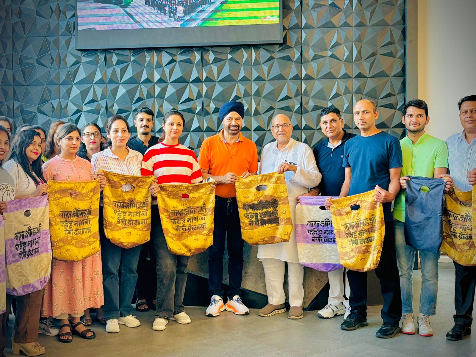 ਪਲਾਸਟਿਕ ਨੂੰ ਨਾਂਹ ਤੇ ਕੱਪੜੇ ਦੇ ਥੈਲਿਆਂ ਨੂੰ ਹਾਂ ਕਰਨੀ ਪਵੇਗੀ : ਸੱਚਦੇਵਾ,ਖੰਨਾ