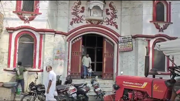 जालंधर में चोरों ने शिव मंदिर को बनाया निशाना,गोलक से पैसे उड़ा हुए फरार, घटना सी सी टी वी में हुई रिकॉर्ड 