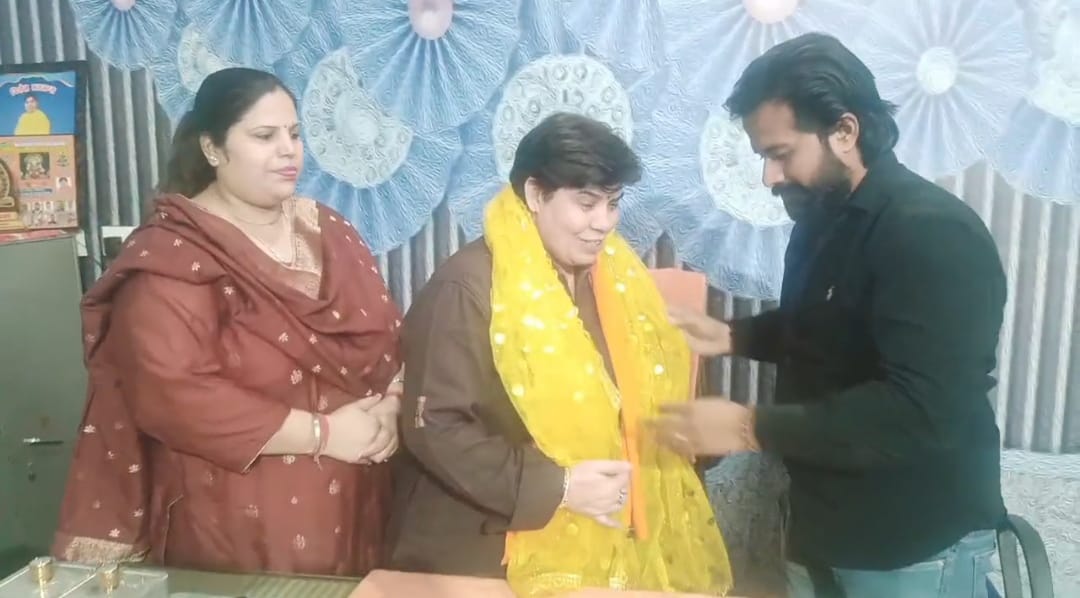 अभिषेक बख्शी ने उषा माही को दी श्री गोविंद गौ रक्षा दल के महिला विंग की पंजाब इंचार्ज की जिम्मेदारी। 