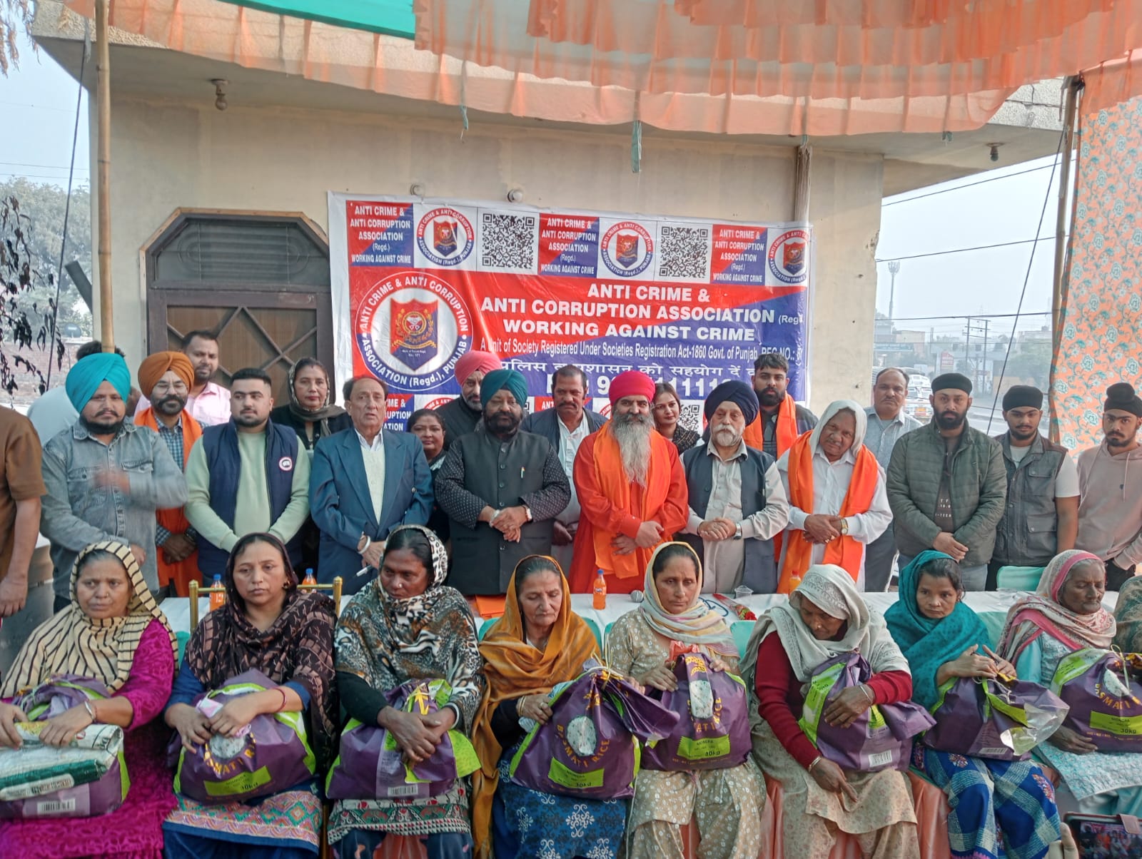 ਲੋੜਵੰਦ ਪਰਿਵਾਰਾਂ ਨੂੰ ਰਾਸ਼ਨ ਵੰਡਿਆ ਅਤੇ ਆਪਣਾ ਜ਼ਨਮ ਦਿਨ ਵੀ ਮਨਾਇਆ 