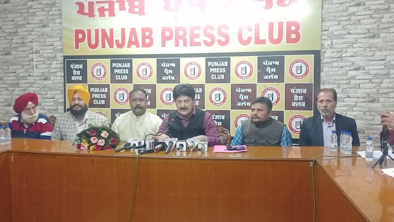 ਆਮ ਆਦਮੀ ਪਾਰਟੀ ਦੇ ਵਾਈਸ ਪ੍ਰਧਾਨ ਸਵਰਨ ਸਲਾਰੀਆ ਵੱਲੋਂ ਕੀਤੀ ਗਈ ਇੱਕ ਪ੍ਰੈਸ ਕਾਨਫਰੰਸ