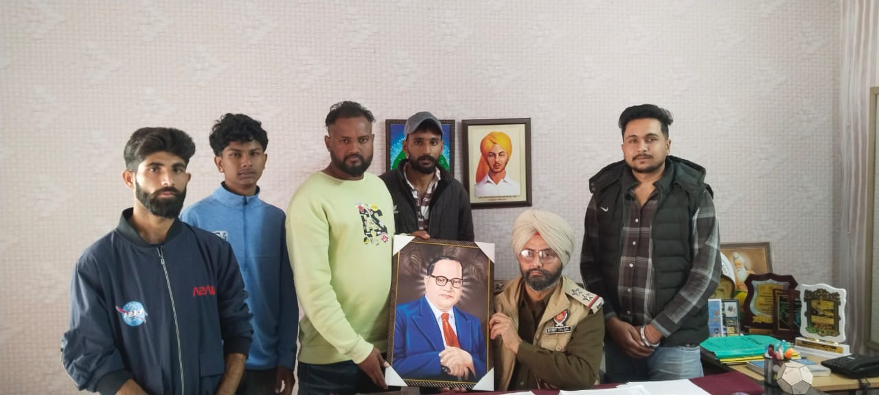 ਬੇਗਮਪੁਰਾ ਟਾਈਗਰ ਫੋਰਸ ਦੇ ਅਹੁਦੇਦਾਰਾ ਨੇ ਥਾਣਾ ਹਰਿਆਣਾ ਦੇ ਐਸਐਚਓ ਜਗਜੀਤ ਸਿੰਘ ਦਾ ਕੀਤਾ ਸਨਮਾਨ !