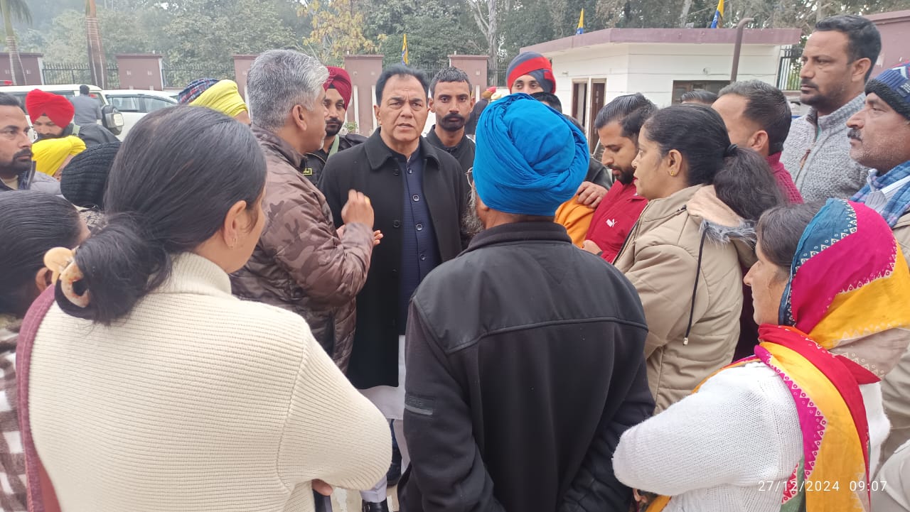 ਡਾ: ਰਾਜ ਕੁਮਾਰ ਨੇ ਲੋਕ ਸਭਾ ਹਲਕਾ ਹੁਸ਼ਿਆਰਪੁਰ ਦੇ ਲੋਕਾਂ ਦੀਆਂ ਸਮੱਸਿਆਵਾਂ ਸੁਣੀਆਂ