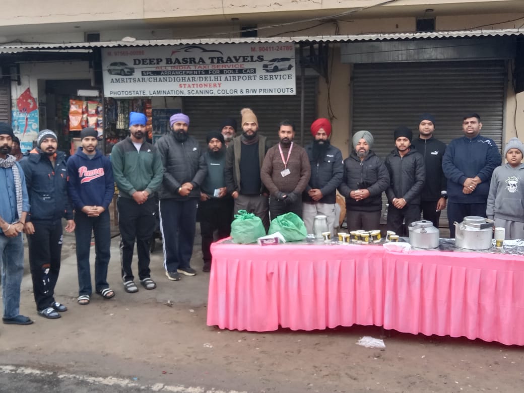 फ़गवाड़ा  ग्रीन माडल बंगा खोथरण रोड पर श्री गुरु गोबिंद सिंह साहिबजादो की याद में लगाया गया गर्म दूध का लंगर 