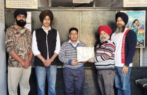 ਸਿਵਲ ਹਸਪਤਾਲ ਹੁਸ਼ਿਆਰਪੁਰ ਦੇ ਮਨੋਰੋਗਾਂ ਦੇ ਮਾਹਿਰ ਡਾਕਟਰ ਰਾਜ ਕੁਮਾਰ ਵਲੋਂ ਆਸ ਕਿਰਨ ਡਰੱਗ ਕਾਉਂਸਲਿੰਗ ਅਤੇ ਮੁੜ ਵਸੇਬਾ ਕੇਂਦਰ ਦਾ ਅਚਨਚੇਤ ਨਿਰੀਖਣ ।