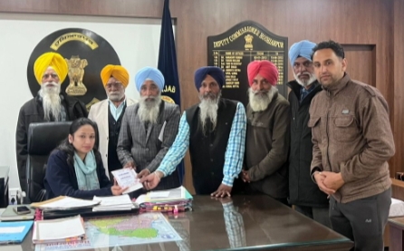 ਨੰਬਰਦਾਰ ਯੂਨੀਅਨ ਟਾਂਡਾ ਵੱਲੋਂ ਨਵੇਂ ਸਾਲ ਦੀ ਖੁਸ਼ੀ ਮੌਕੇ ਕਰਵਾਏ ਜਾ ਰਹੇ ਸਮਾਗਮ ਦਾ ਡੀ ਸੀ ਹੁਸ਼ਿਆਰਪੁਰ ਨੂੰ ਦਿੱਤਾ ਸੱਦਾ ਪੱਤਰ 