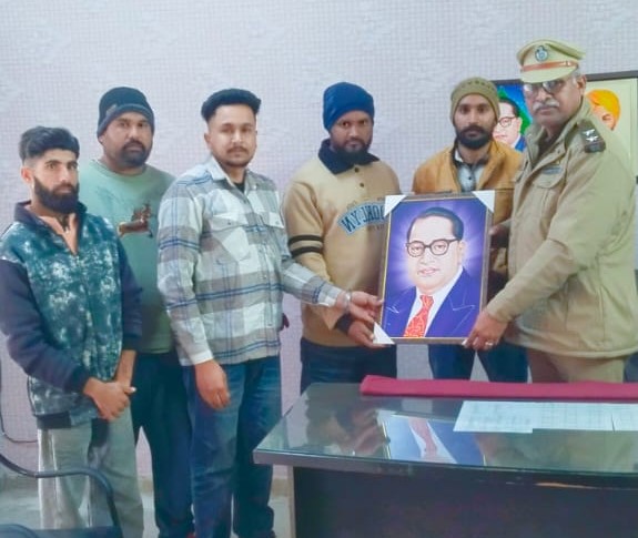 ਬੇਗਮਪੁਰਾ ਟਾਈਗਰ ਫੋਰਸ ਦੇ ਅਹੁਦੇਦਾਰਾ ਨੇ ਥਾਣਾ ਹਰਿਆਣਾ ਦੇ ਐਸਐਚਓ ਹਰੀਸ਼ ਕੁਮਾਰ ਨੂੰ ਕੀਤਾ ਸਨਮਾਨਿਤ !