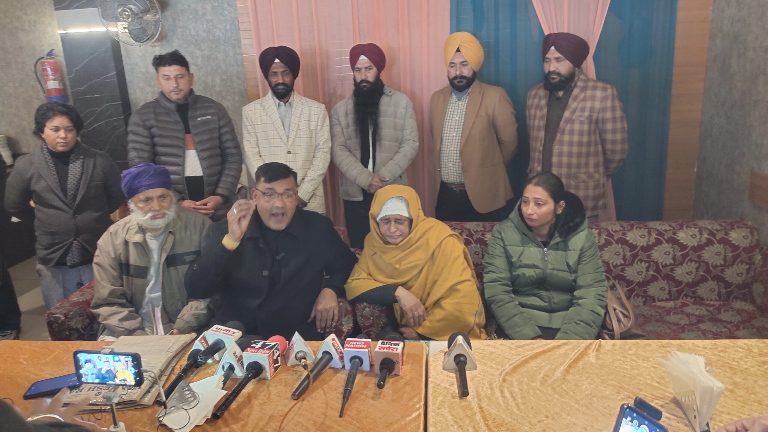 ਬਜ਼ੁਰਗ ਔਰਤ ਨੇ ਨੂੰਹ ਖਿਲਾਫ਼ ਪਤੀ ਸਮੇਤ ਕੋਠੀ ‘ਚੋਂ ਬਾਹਰ ਕੱਢਣ ਤੇ ਕਬਜ਼ਾ ਕਰਨ ਦੇ ਲਾਏ ਦੋਸ਼ 