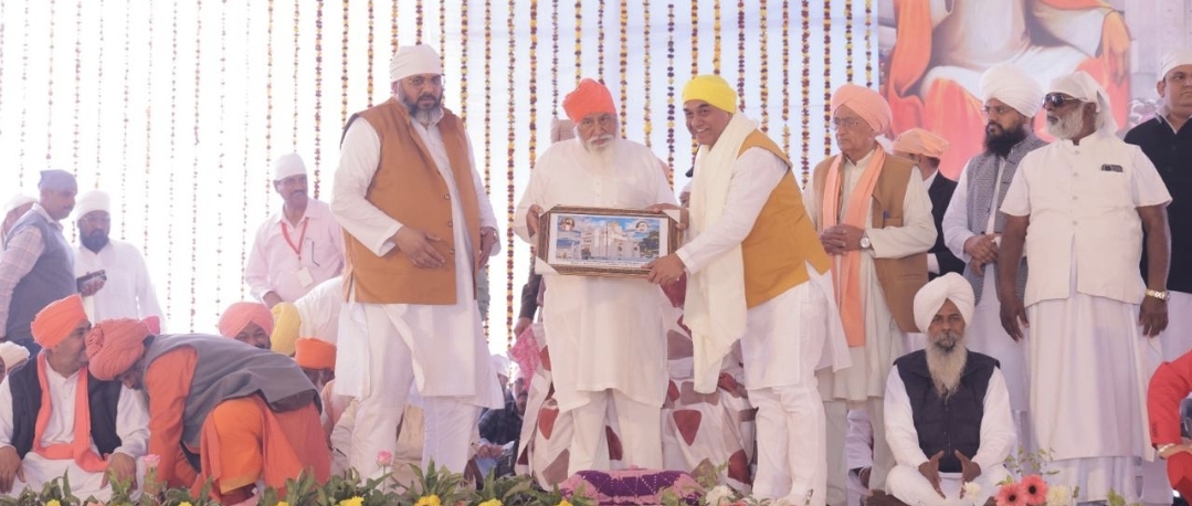 ਸੰਸਦ ਮੈਂਬਰ ਡਾ: ਰਾਜ ਨੇ ਸਤਿਗੁਰੂ ਰਵਿਦਾਸ ਮਹਾਰਾਜ ਜੀ ਦੇ ਪ੍ਰਕਾਸ਼ ਪੁਰਬ ਮੌਕੇ ਕਾਸ਼ੀ ਵਿਖੇ ਮੱਥਾ ਟੇਕਿਆ