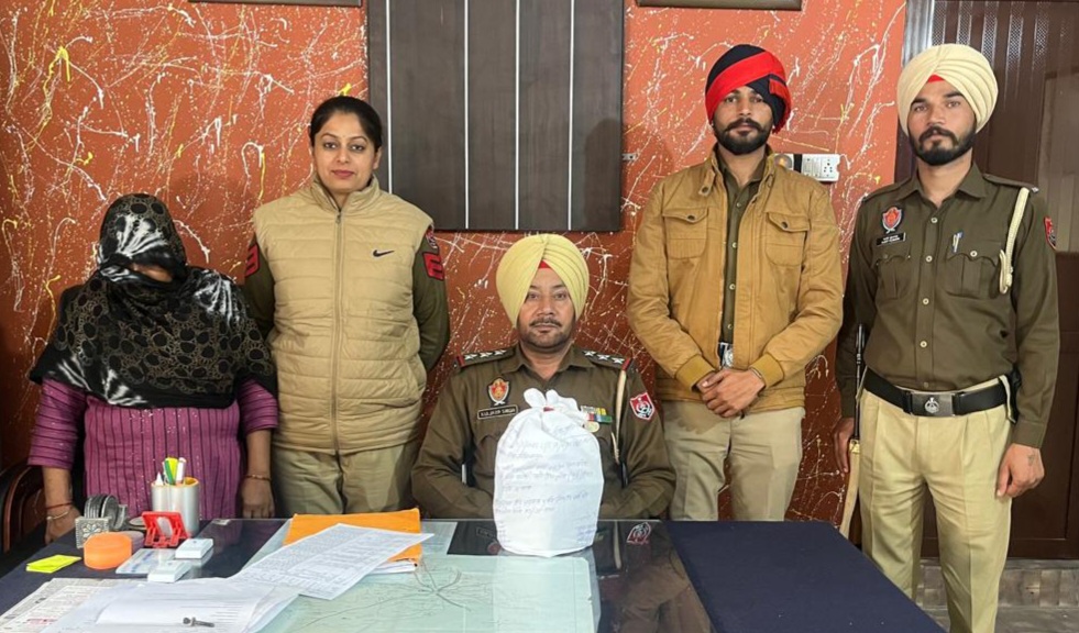 2 ਕਿਲੋ 306 ਗ੍ਰਾਮ ਅਫੀਮ ਸਮੇਤ ਚੜੀ ਇੱਕ ਔਰਤ ਪੁਲਿਸ ਦੇ ਅੜਿੱਕੇ  