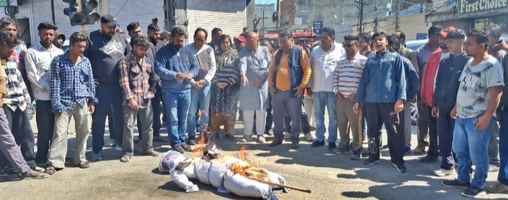 ਅੱਬੂ ਆਜ਼ਮੀ ਅਤੇ ਇਕਲੇਸ਼ ਯਾਦਵ ਵਰਗੇ ਲੋਕ ਦੇਸ਼ ਦੇ ਨਾਂ ਨੂੰ ਕਲੰਕਿਤ ਕਰਨ ਵਾਲੇ ਹਨ : ਡਾ: ਰਮਨ ਘਈ