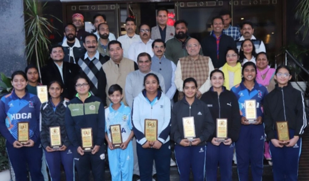 ਅੰਤਰਰਾਸ਼ਟਰੀ ਮਹਿਲਾ ਦਿਵਸ ‘ਤੇ ਐਚਡੀਸੀਏ ਨੇ ਮਹਿਲਾ ਕ੍ਰਿਕਟਰਾਂ ਨੂੰ ਅਚੀਵਰਜ਼ ਆਫ਼ ਦਾ ਕ੍ਰਿਕੇਟਰ ਅਵਾਰਡ ਨਾਲ ਸਨਮਾਨਿਤ ਕੀਤਾ: ਡਾ: ਰਮਨ ਘਈ