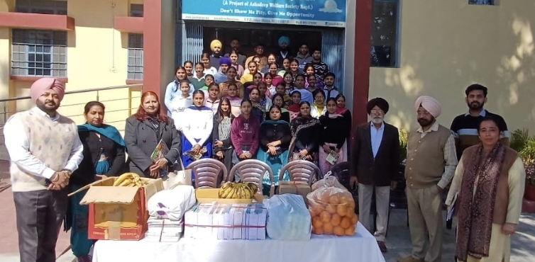 ਖਾਲਸਾ ਕਾਲਜ ਮਾਹਿਲਪੁਰ ਦੇ ਵਿਦਿਆਰਥੀ ਆਸ਼ਾ ਕਿਰਨ ਸਕੂਲ ਪਹੁੰਚੇ