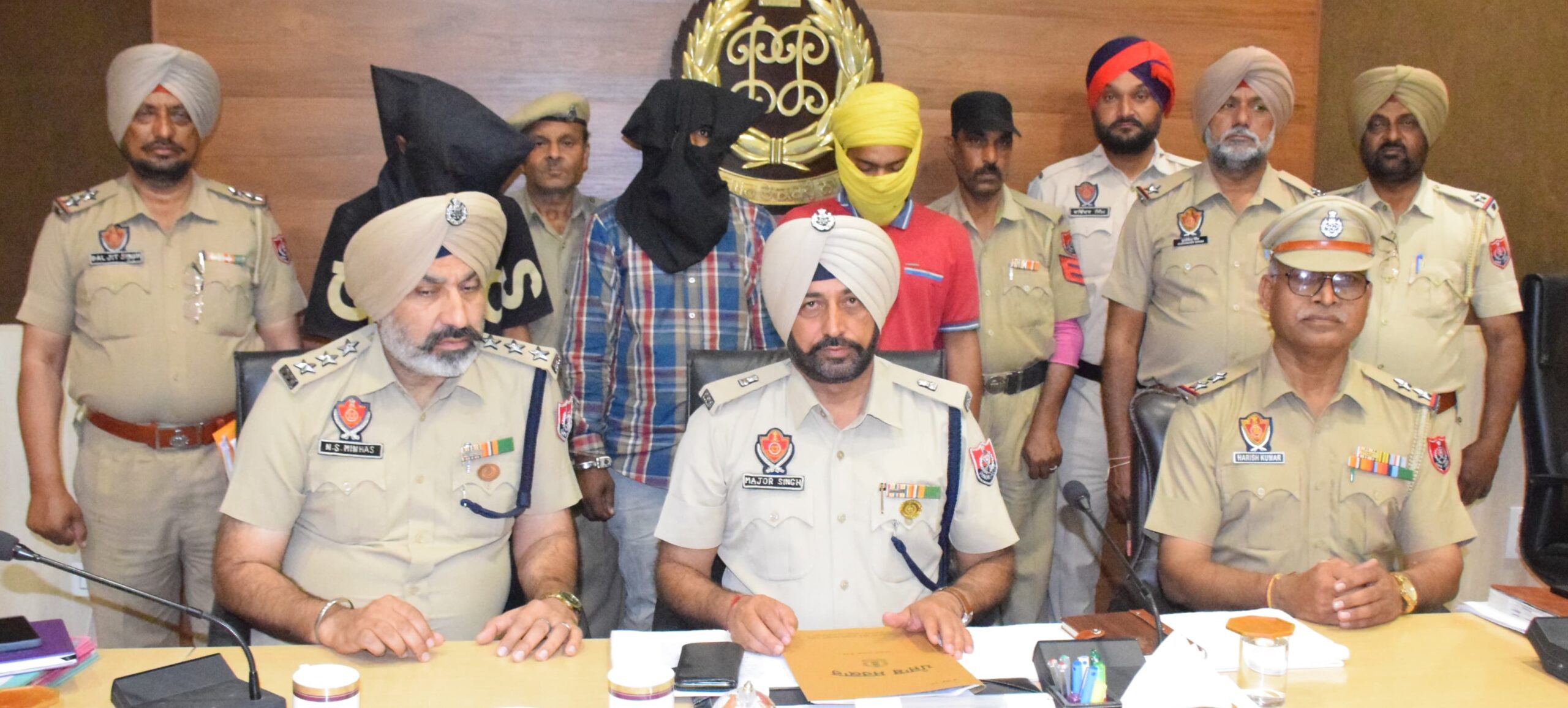 ਥਾਣਾ ਹਰਿਆਣਾ ਦੀ ਪੁਲਿਸ ਨੇਂ ਨਜਾਇਜ਼ ਅਸਲਾ ਤੇ ਨਸ਼ੀਲੇ ਪਦਾਰਥ ਸਮੇਤ ਕੀਤਾ ਤਿੰਨ ਵਿਅਕਤੀਆਂ ਨੂੰ ਗ੍ਰਿਫਤਾਰ ! 