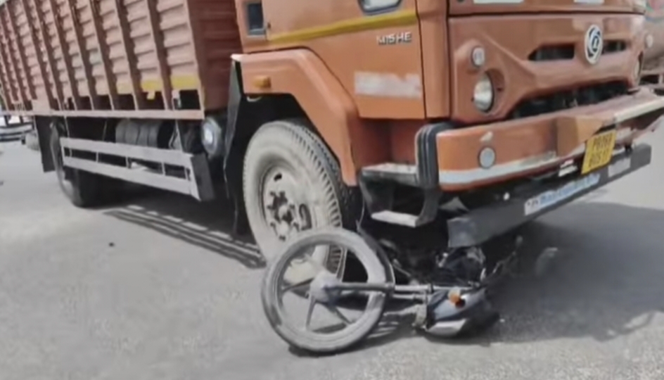 ਹੁਸ਼ਿਆਰਪੁਰ ‘ਚ ਟਰੱਕ ਥੱਲੇ ਆਉਣ ਨਾਲ ਮੋਟਰਸਾਈਕਲ ਚਾਲਕ ਦੀ ਹੋਈ ਮੌਤ 