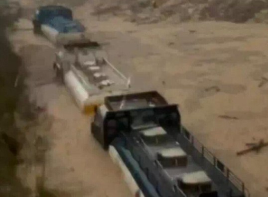 जम्मू-कश्मीर में बादल फटने से भारी तबाही: कई घर और वाहन मलबे में दबे