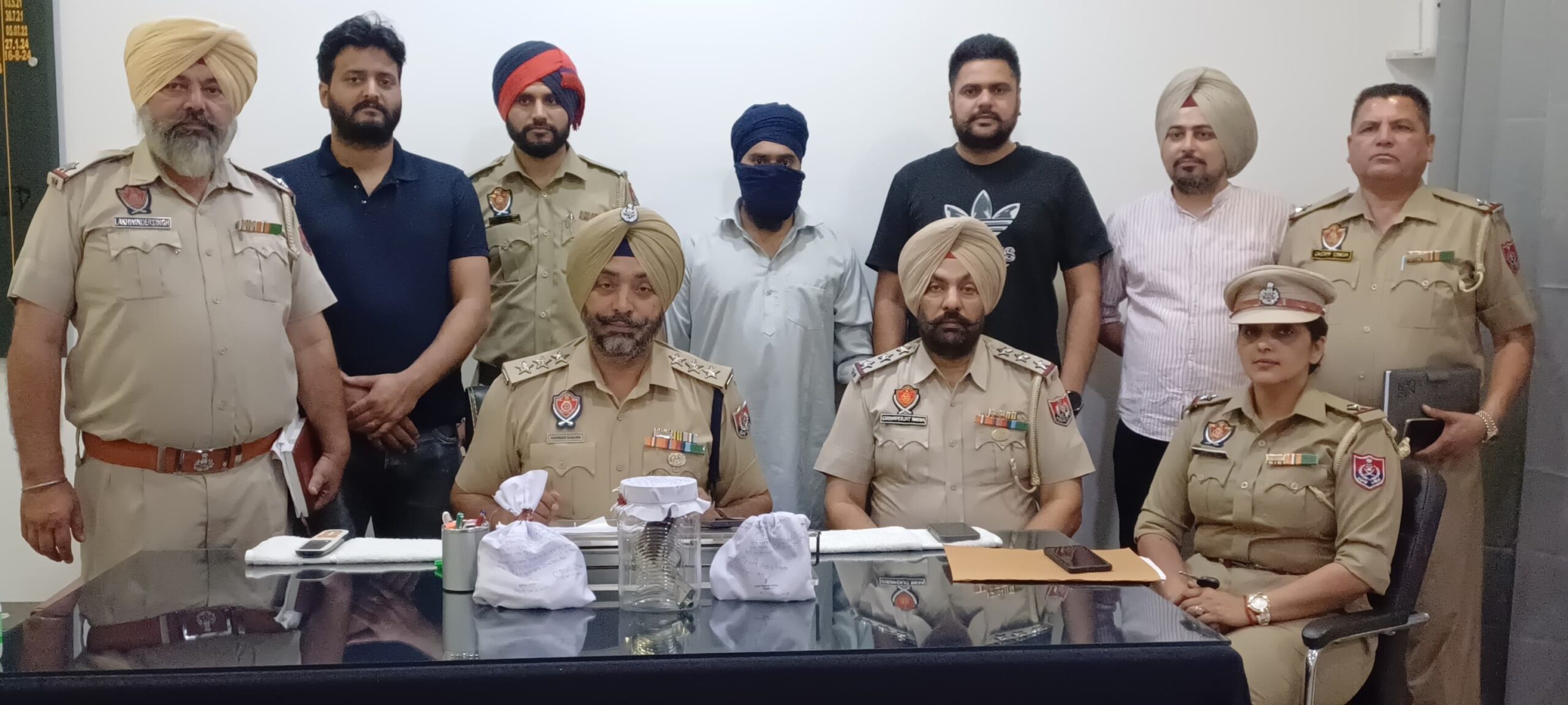 ਪੁਲਿਸ ਵੱਲੋ 300 ਗ੍ਰਾਮ ਅਫੀਮ,ਇੱਕ ਦੇਸੀ ਪਿਸਟਲ ਅਤੇ 2 ਲੱਖ ਡਰੱਗ ਮਨੀ ਸਮੇਤ 01 ਕਥਿਤ ਦੋਸ਼ੀ ਗ੍ਰਿਫਤਾਰ ! 