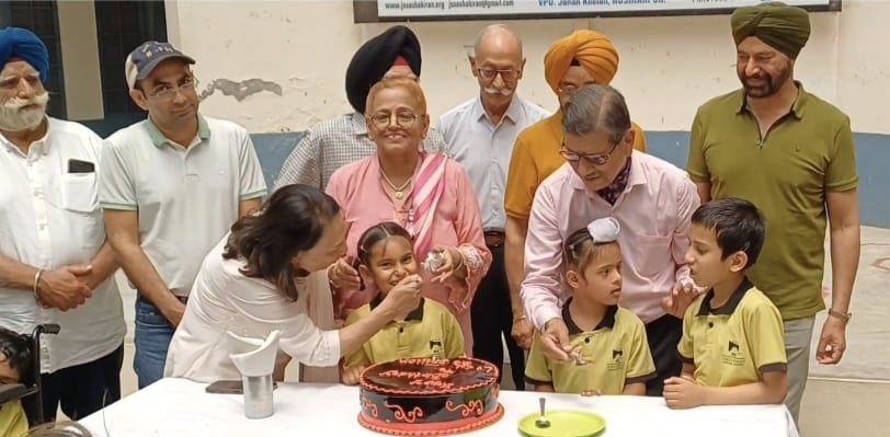 ਵਿਸ਼ੇਸ਼ ਬੱਚਿਆਂ ਨਾਲ ਮਨਾਇਆ ਆਪਣੇ ਪੁੱਤਰ ਦਾ ਜਨਮਦਿਨ 