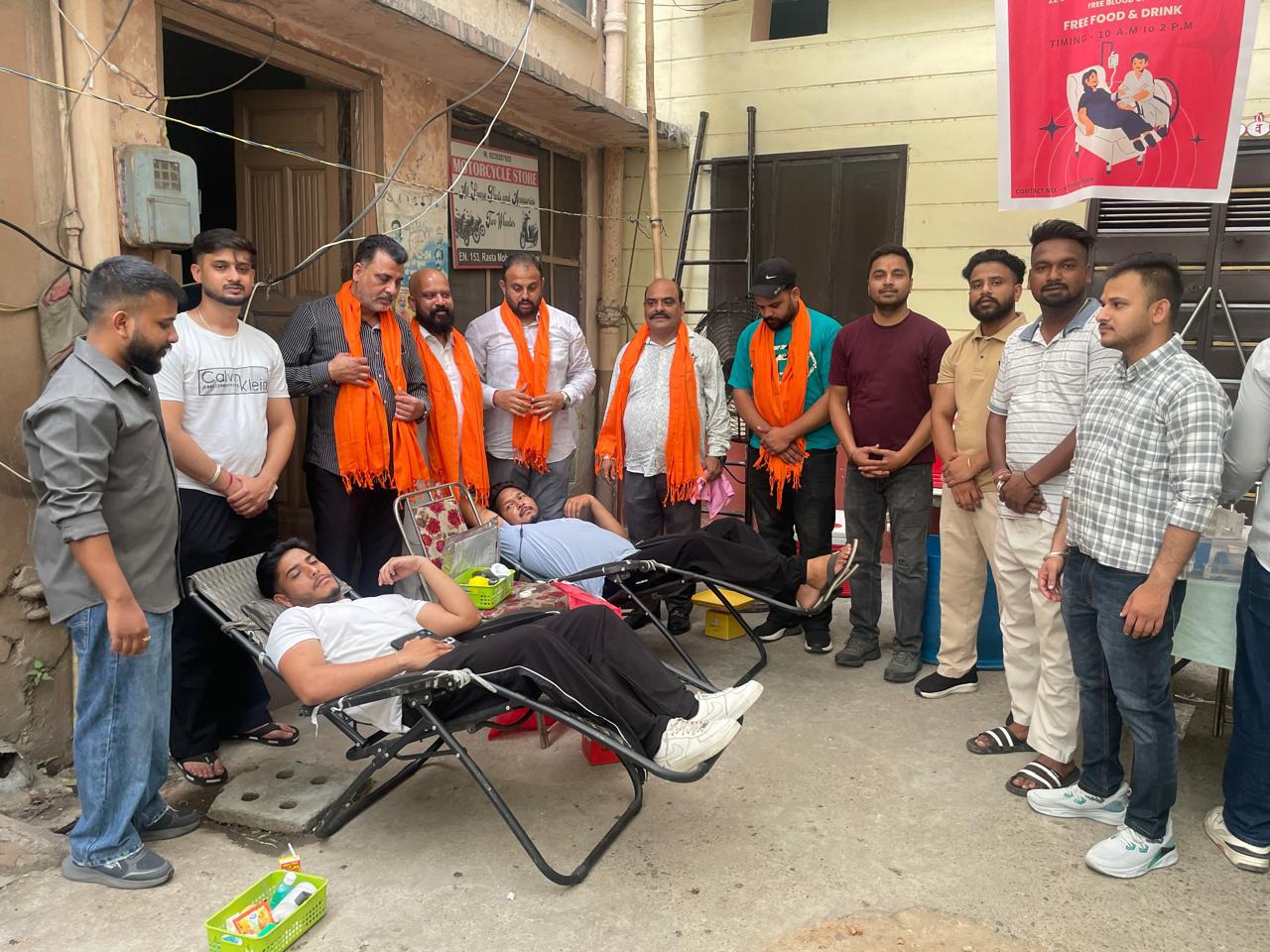 रस्ता मोहल्ला मे धर्म एकता क्लब के नौजवानों ने खून दान कैम्प लगाया* 