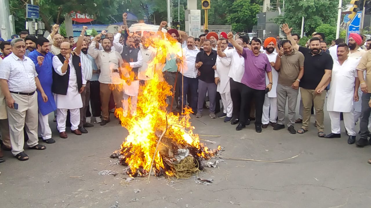 सैकड़ों भाजपा कार्यकर्ताओं ने भगवंत मान के खिलाफ प्रचंड प्रदर्शन