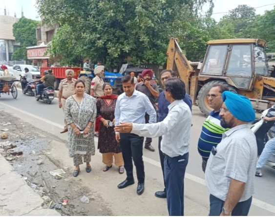 ਸਰਕਾਰੀ ਵਿਭਾਗਾਂ ਵੱਲੋਂ ਕੂੜਾ ਹਟਾਏ ਜਾਣ ‘ਤੇ ਪ੍ਰਸ਼ਾਸਨ ਵਸੂਲ ਕਰੇਗਾ ਸਫਾਈ ਦਾ ਖਰਚਾ; ਲਾਗਤ ਜਮ੍ਹਾ ਨਾ ਕਰਵਾਉਣ ਵਾਲਿਆਂ ਵਿਰੁੱਧ ਮਾਲ ਰਿਕਾਰਡ ’ਚ ਕੀਤੀਆਂ ਜਾਣਗੀਆਂ ਲਾਲ ਐਂਟਰੀਆਂ