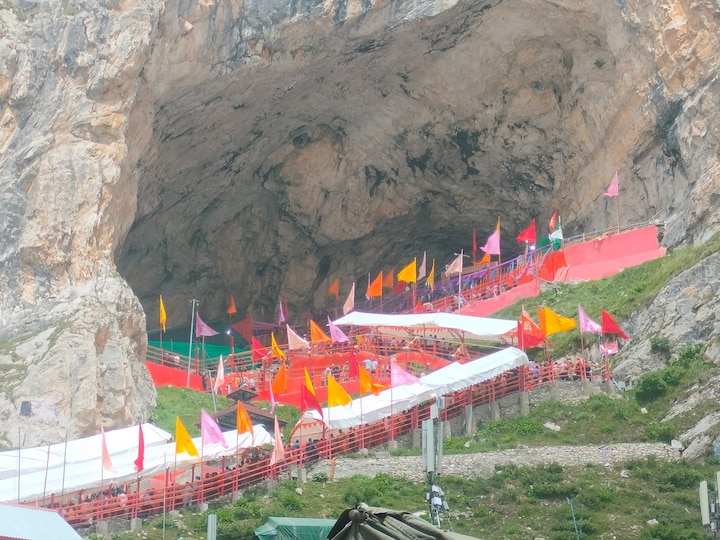 बाबा बर्फानी के दर्शन करने के लिए उमरा भक्तों का हुजूम, शनिवार को 19,000 से अधिक श्रद्धालुओं ने दर्शन किए